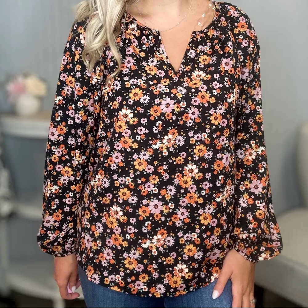 NWOT ANDREE EMILY WONDER COLLECTION Black VNeck fall floral top (1X)